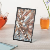 Elegantes Pedestal-Zeichen mit glamourösem Metalli Sockelschild (In SItu)