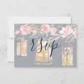 Elegantes Peonies Rustic Lanterns Navy Korallenhoc RSVP Karte (Rückseite)