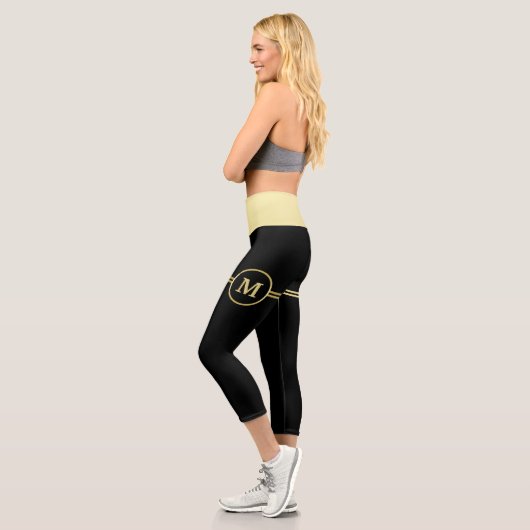 Elegantes, Personalisiertes Monogramm auf schwarz Capri Leggings (Links)