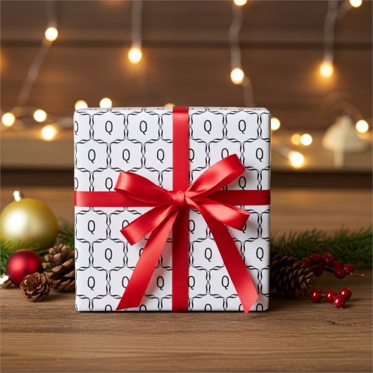 Elegantes Personalisiertes Monogramm in Schwarz un Geschenkpapier