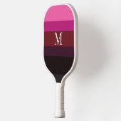 Elegantes Pflaumen-Fuchsien-Farbenblock-Monogramm Pickleball Schläger (Links)