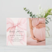 Elegantes Pink Coquette Bow Girl Baby Shower Foto Einladung (Stehend Vorderseite)