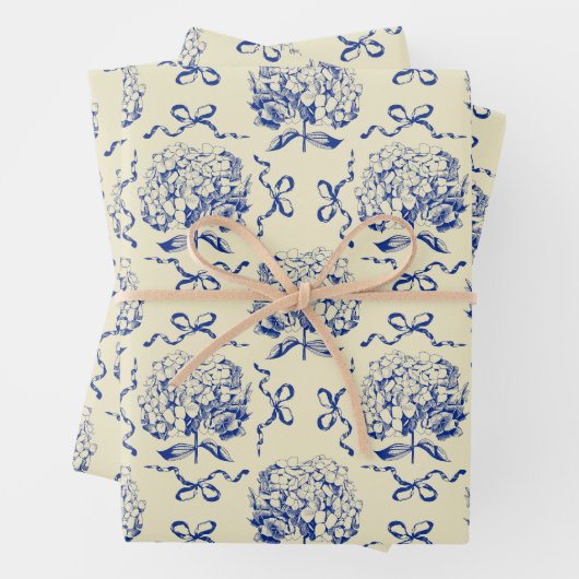 Elegantes Preppy Blue Beige Hydrangea Bow Muster Geschenkpapier Set (Beispiel)