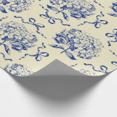 Elegantes Preppy Blue Toile Hydrangea Bow Muster Geschenkpapier (Ecke)