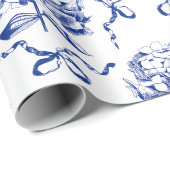 Elegantes Preppy Blue Toile Hydrangea Bow Muster Geschenkpapier (Rolleneckpunkt)