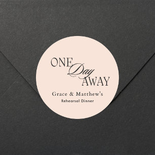 Elegantes Probedinnern in Blush-Pink Runder Aufkleber