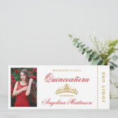 Elegantes Quinceanera Foto Rot und Gold Ticket Einladung (Stehend Vorderseite)