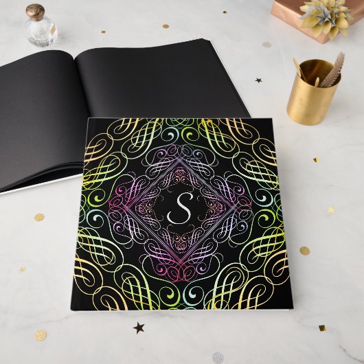 Elegantes Rainbow-Scrollwork-Skript auf Black Gästebuch (Vorderseite offen)