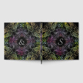 Elegantes Rainbow-Scrollwork-Skript auf Black Gästebuch (Voll)