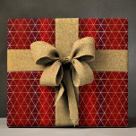 Elegantes Red Gold Luxury Geometric Muster Geschenkpapier<br><div class="desc">Das elegante Red Gold Luxury Geometric Muster Wrapping Paper Geschenkpapier Wrap zeichnet sich durch ein elegantes geometrisches,  rotes und goldenes Dreieck aus. Ideal für Geschenkverpackungen für Weihnachten,  Geburtstage,  Feiertage und mehr. Erstellt von Evco Studio www.zazzle.com/store/evcostudio</div>