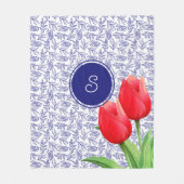 Elegantes Red Tulips Spring Floral Blue Monogram Fleecedecke (Vorderseite)