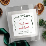 Elegantes Ribbon Bow Christmas Candle Jar Label Quadratischer Aufkleber<br><div class="desc">Mit diesem eleganten,  handgezeichneten Bows Weihnachtslabel Design erstellen Sie einzigartige Urlaubsproduktaufkleber. Mit skurrilen Bändchenbogen-Illustrationen,  minimalem Layout,  handgeschriebenen Schriftart in saisonalen Rot- und Grüntönen. Diese Urlaubsprodukteetiketten können für Kerzen,  Diffusoren,  Seifen und vieles mehr verwendet werden! Steigern Sie Ihr Weihnachtsverpackungsdesign mit diesen modernen,  quadratischen Produktetiketten.</div>