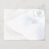 Elegantes Ringkissen Save the Date Ankündigungspostkarte (Rückseite)