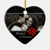 Elegantes Romantisches Custom Foto Red Ribbon Keramik Ornament (Vorne)