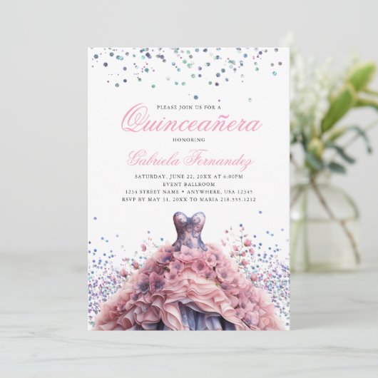 Elegantes, rosa Blumenkleid Quinceanera Einladung (Stehend Vorderseite)