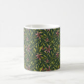 Elegantes rosa Blumenmuster auf dunklem Hintergrun Kaffeetasse (Mittel)
