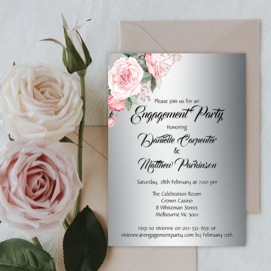Elegantes Rosa Bouquet auf Silbertablette Verlobun Einladung