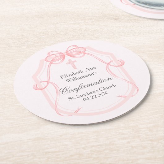 Elegantes rosa Bow Ribbon Confirmation Party Runder Pappuntersetzer (Angewinkelt)