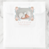 Elegantes Rosa Floral Girl Taufe Foto Quadratischer Aufkleber (Tasche)