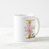 Elegantes Rosa Floral Gold Letter Monogram E Kaffeetasse (VorderseiteRechts)