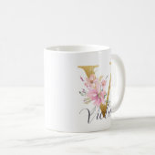 Elegantes Rosa Floral Gold Letter Monogram V Kaffeetasse (VorderseiteRechts)