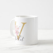 Elegantes Rosa Floral Gold Letter Monogram V Kaffeetasse (Vorderseite Links)