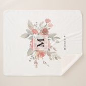 Elegantes Rosa Floral Monogramm Sherpadecke (Vorderseite (Horizontal))