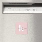 Elegantes Rosa-Hauch-Grau-Script-Monogramm Magnet (In Situ (Geschirrspüler))