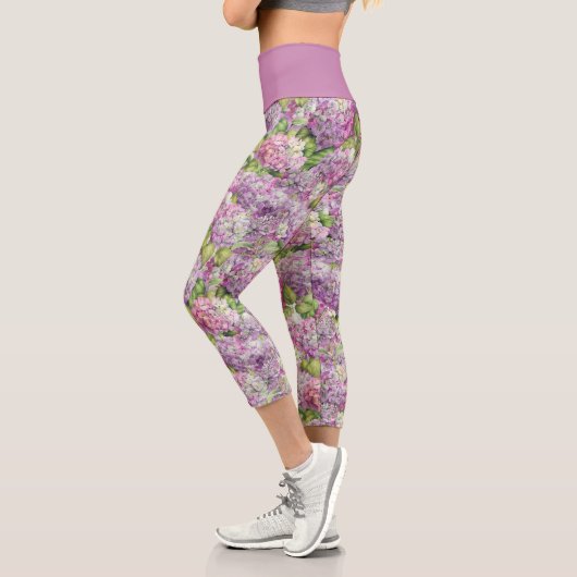 Elegantes rosa Lavender Hydrangea Blumenmuster Capri Leggings (Links)