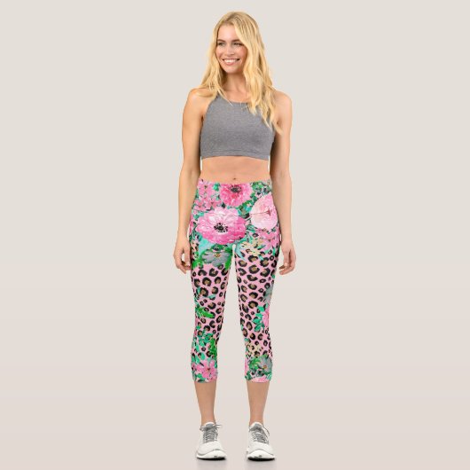 Elegantes rosa Leopard Print und Blumendesign Capri Leggings (Vorderseite)
