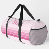 Elegantes rosa Retro Streifen Monogramm Duffle Bag (Rechte Ecke)
