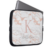 Elegantes rosa Rose Gold Foil Marmor Monogramm Laptopschutzhülle (Vorne Rechts)