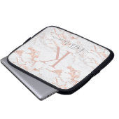 Elegantes rosa Rose Gold Foil Marmor Monogramm Laptopschutzhülle (Vorne Knopf)