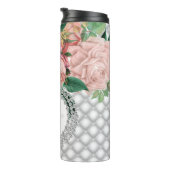 Elegantes rosa Roses Diamonds Monogram Thermosbecher (Nach rechts gedreht)