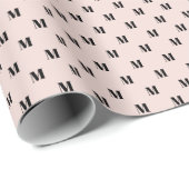 Elegantes Rosa-Schwarz-Monogramm Geschenkpapier (Rolleneckpunkt)