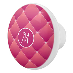 Elegantes rosa Tuftdesign mit Diamonds Monogram Keramikknauf