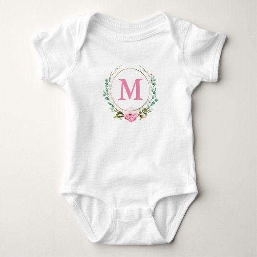Elegantes Rosa und Monogramm mit Blumenreath Baby Strampler (Vorderseite)