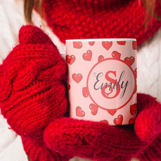 Elegantes rosa und rotes Herzmuster mit Monogramm Kaffeetasse