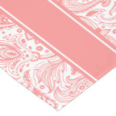 Elegantes Rosa und Weiß Blumen Paisley & Streifen Kurzer Tischläufer (Ecke)