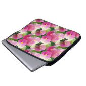 Elegantes rosa-weiße Eingeweihte Blume-Muster Laptopschutzhülle (Vorne Knopf)