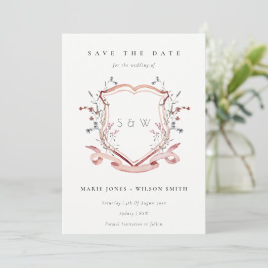Elegantes rosa Wildblume Monogram Aquarell Wappen Save The Date (Stehend Vorderseite)
