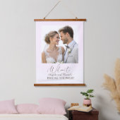 Elegantes, rosafarbenes Brautparty Wandteppich Mit Holzrahmen (Schlafzimmer)