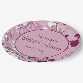 Elegantes rosafarbenes Kirschblüten-Brautparty Pappteller (Schrägansicht)