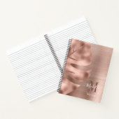 Elegantes Rose-Gold-Pinselmetall-Monogramm Notizblock (Innenseite)