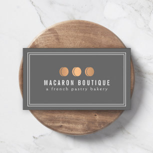 Elegantes Roségold-Macaron-Trio-Logo auf Grau Visitenkarte