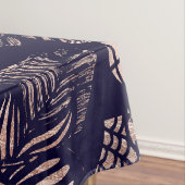 Elegantes Rosen-Goldblumenzeichnungen auf Tischdecke (Beispiel)