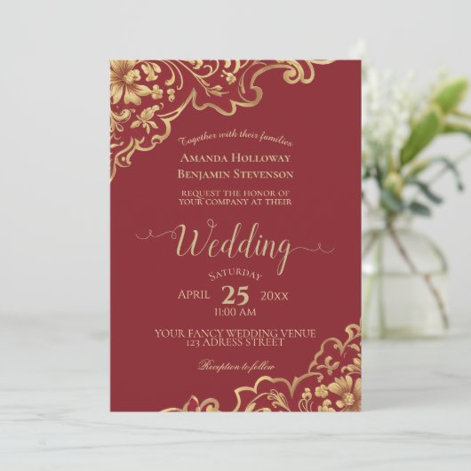 Elegantes Rot mit Gold Frills Calligraphy Wedding Einladung (Stehend Vorderseite)