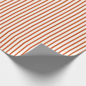 Elegantes Rot Pinstriped Simple Modern Country Geschenkpapier (Ecke)