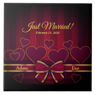 Elegantes Rotes Herz und Hochzeit mit Ribbon Fliese