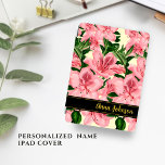 Elegantes rotes Muster hinzufügen iPad Pro Cover<br><div class="desc">Dieses iPad Gehäuse wurde mit roten Blume und grünen Blätter auf hellgelbem Hintergrund entworfen. Einfach anpassbar,  personalisiert diese Vorlage durch Hinzufügen Ihres Namens in den angegebenen Platzhalter. Schützen Sie Ihr iPad jetzt mit Stil und Eleganz.</div>